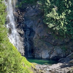 Meet your Posher, Nura